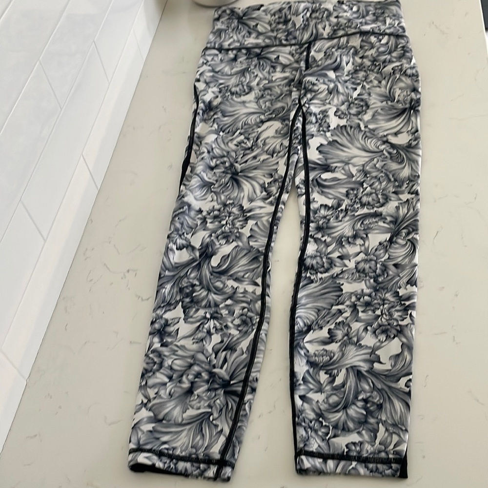 Lululemon full length pant. Black/White Floral pattern.